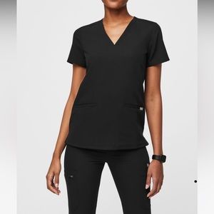 FIGS Technical Collection Casma Three-Pocket Scrub Top Women’s XS black FW1100